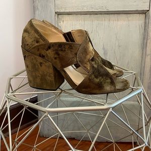 Cabi Velvet Heels Olive Size 9